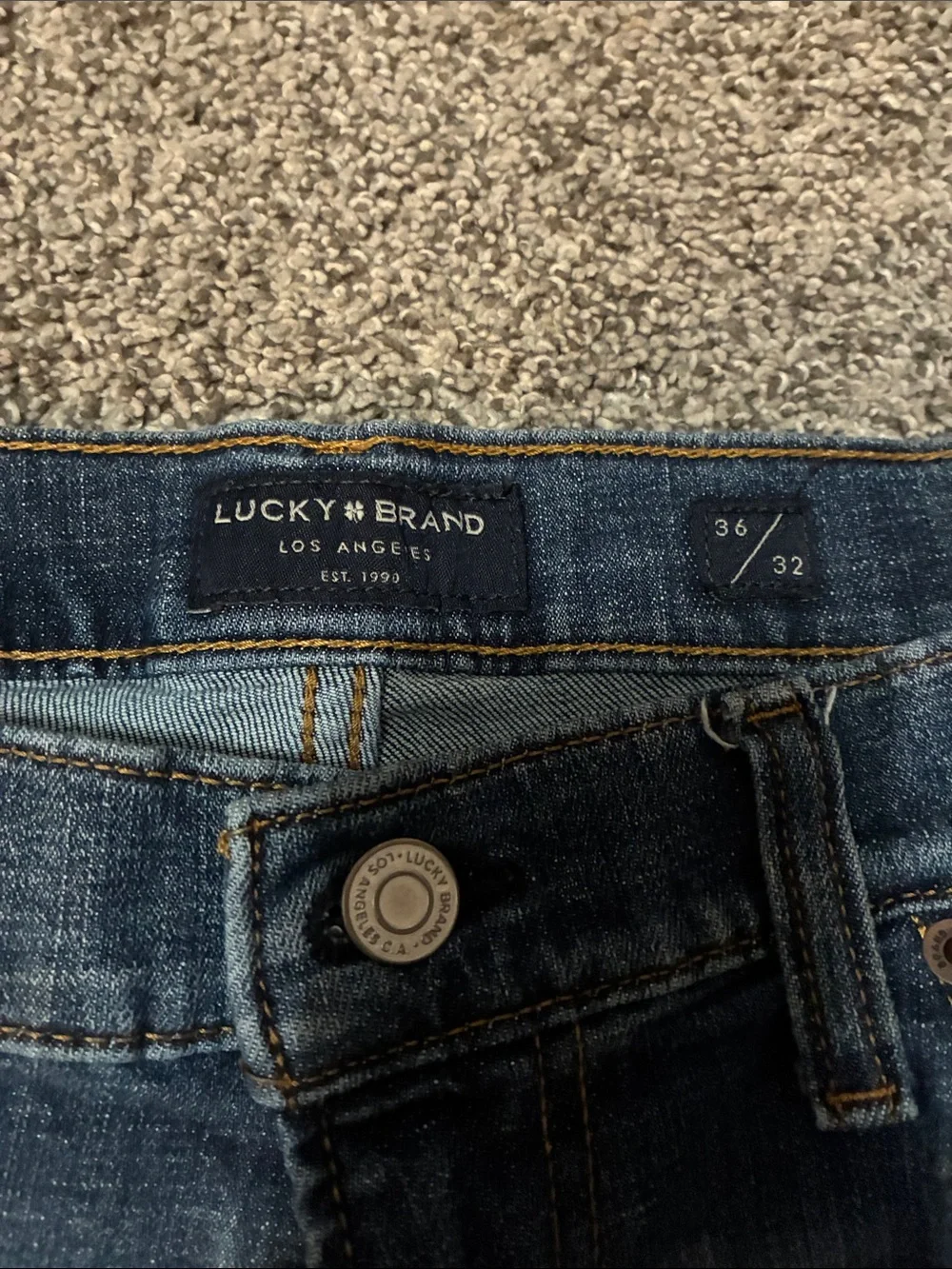 Lucky Brand Men's Straight Jeans in Medium Blue Wash